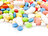 Comprimés pharmaceutiques colorés en gros plan | © Allgaier Process Technology 2022