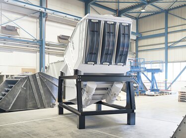 msizer extend rear view in a production hall | © Allgaier Process Technology 2022