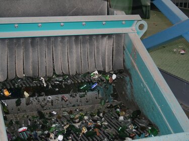 vibro bar sizer when screening waste glass | © Allgaier Process Technology 2022