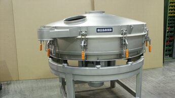 vibration tumbler screening machine VTS in a production hall | © Allgaier Process Technology 2022