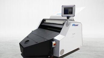 Máquina clasificadora MSort Basic para la clasificación óptica sobre fondo blanco | © Allgaier Process Technology 2022