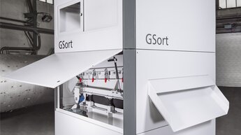 densimetric table gsort for separation in a production hall | © Allgaier Process Technology 2022
