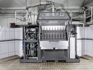 Allgaier Scheibentrockner CDry zum Trocken von Flüssigkeiten geöffnet in einer Produktionshalle | © Allgaier Process Technology 2022
