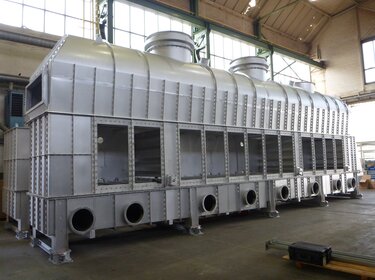 fluidized bed dryers-coolers with heat exchangers ws-hf-t-k for processing bulk materials in a production hall | © Allgaier Process Technology 2022