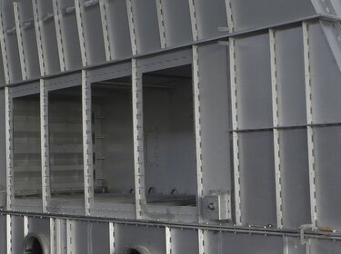 Fluidized Bed Dryers/Coolers with Heat Exchangers WS-HF-T/K for processing bulk materials in a production hall | © Allgaier Process Technology 2022