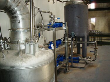 secaderos para productos en suspensión y materiales pastosos ws-ib-t para el tratamiento de polvos en una nave de producción | © Allgaier Process Technology 2022