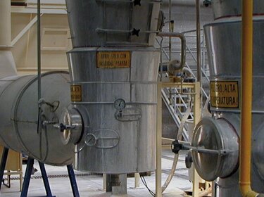 suspension and paste dryers ws-ib-t for powder processing in a production hall | © Allgaier Process Technology 2022