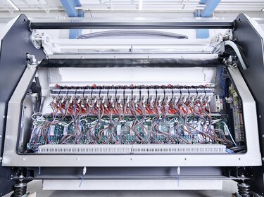 Allgaier Sortiermaschine MSort zur Sortierung von Farbglas geöffnet | © Allgaier Process Technology 2022