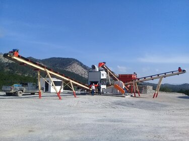 extraction du minéral barite avec la table de séparation gsort  | © Allgaier Process Technology 2023
