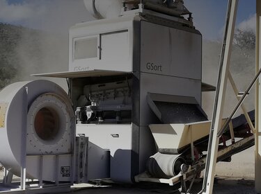 Mining of the mineral barite with the GSort separating table  | © Allgaier Process Technology 2023